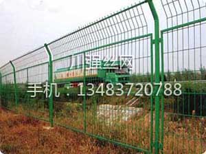 公路護(hù)欄4